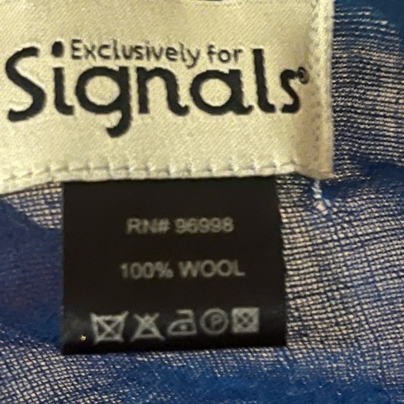 Signals Exclusive Floral Wool Sheer Accent Scarf Blanket - Picture 9 of 9